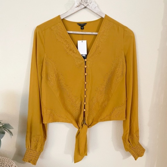 NWT Guess Mustard Long Sleeve Button Front Knotted Bottom Shirt Top Blouse - Picture 2 of 6
